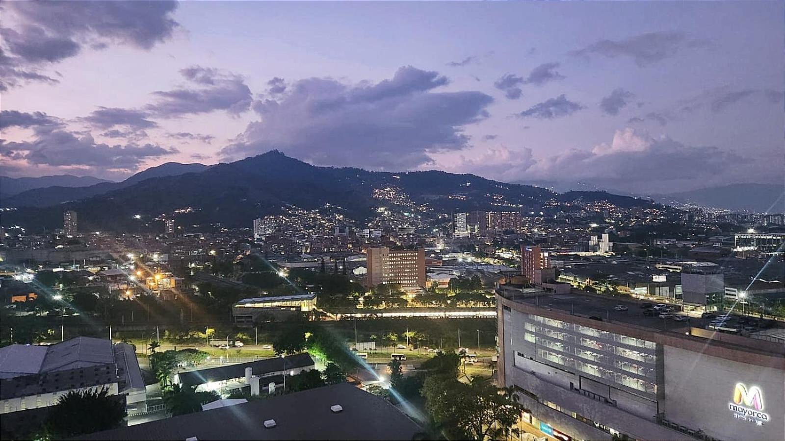 Apartment En Sabaneta, Zona Mayorca, Medellin, Hermosa Vista A La Montanas