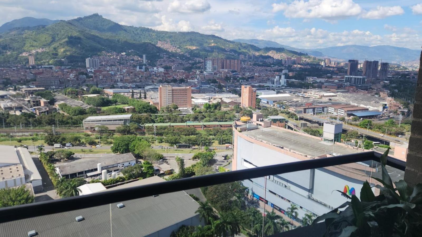 En Sabaneta, Zona Mayorca, Medellin, Hermosa Vista A La Montanas Apartment